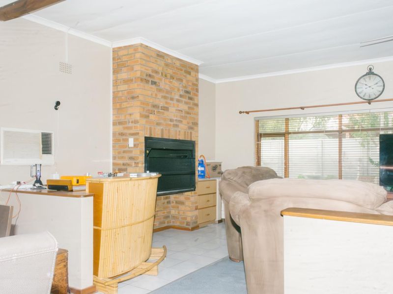Spacious Family Home with Borehole, Solar Power and Granny Flat - Photo 5