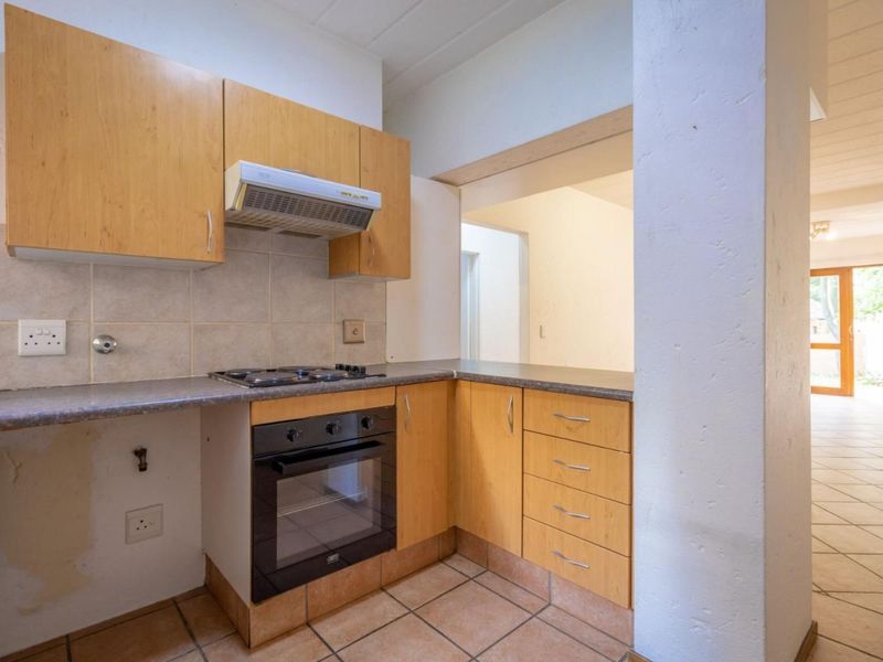 Two bedroom Garden flat in Central Fourways - Photo 10