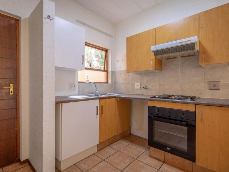Two bedroom Garden flat in Central Fourways - Photo 9