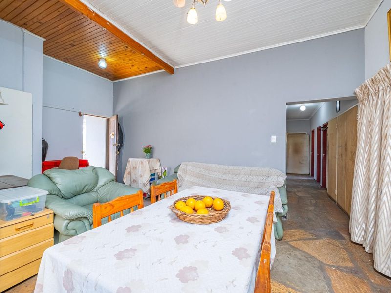 6 Bedroom 3 Bathroom Freehold House for Sale - Photo 8