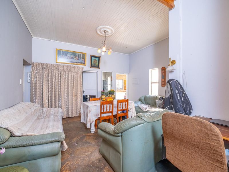 6 Bedroom 3 Bathroom Freehold House for Sale - Photo 6