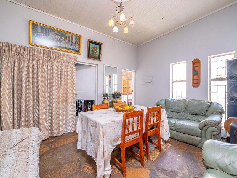 6 Bedroom 3 Bathroom Freehold House for Sale - Photo 7