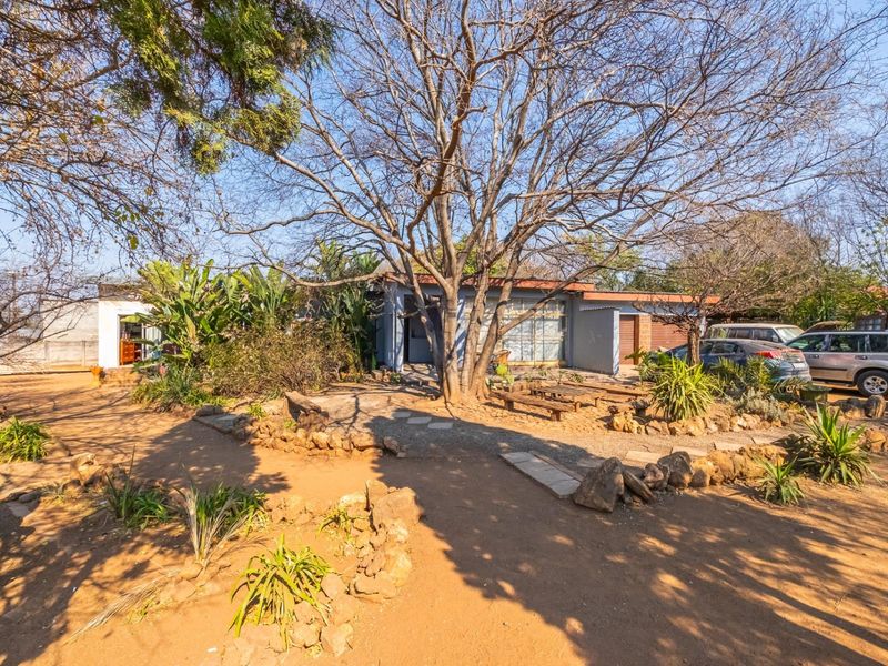 6 Bedroom 3 Bathroom Freehold House for Sale - Photo 3