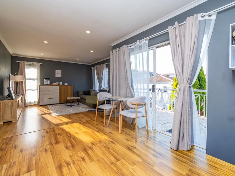 Great value buy - two-bedroom, two-bathroom apartment - Photo 1