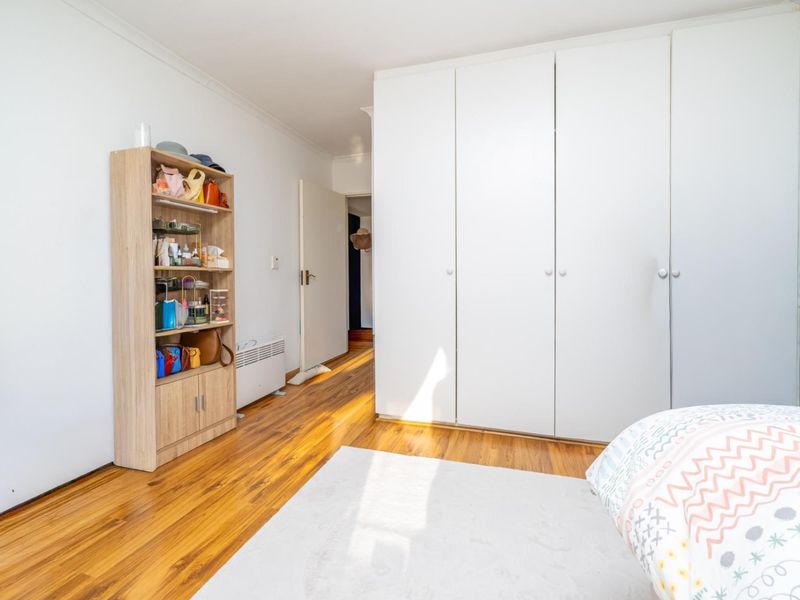 Great value buy - two-bedroom, two-bathroom apartment - Photo 10