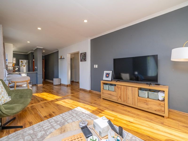 Great value buy - two-bedroom, two-bathroom apartment - Photo 4