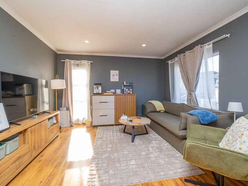 Great value buy - two-bedroom, two-bathroom apartment - Photo 2