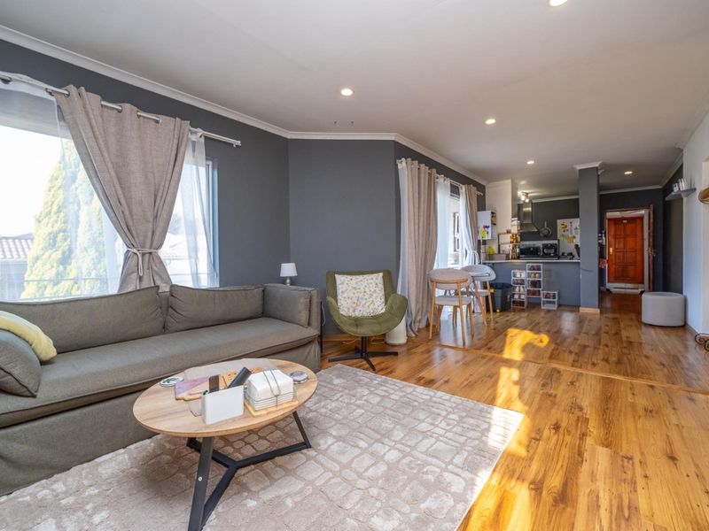 Great value buy - two-bedroom, two-bathroom apartment - Photo 3