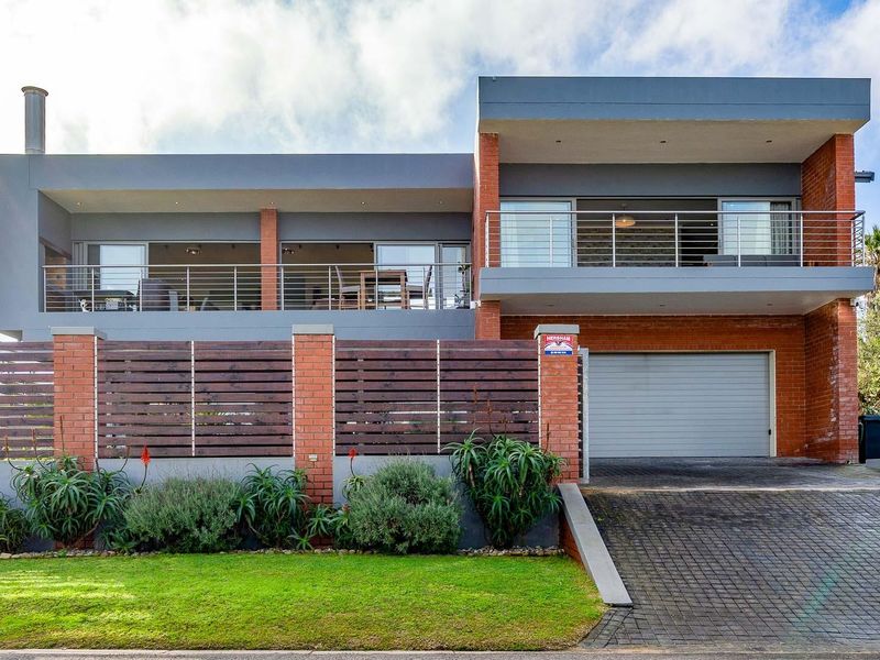 Luxury 4-Bedroom Coastal Home with Sea Views - One Row from Hersham Beach - Photo 1