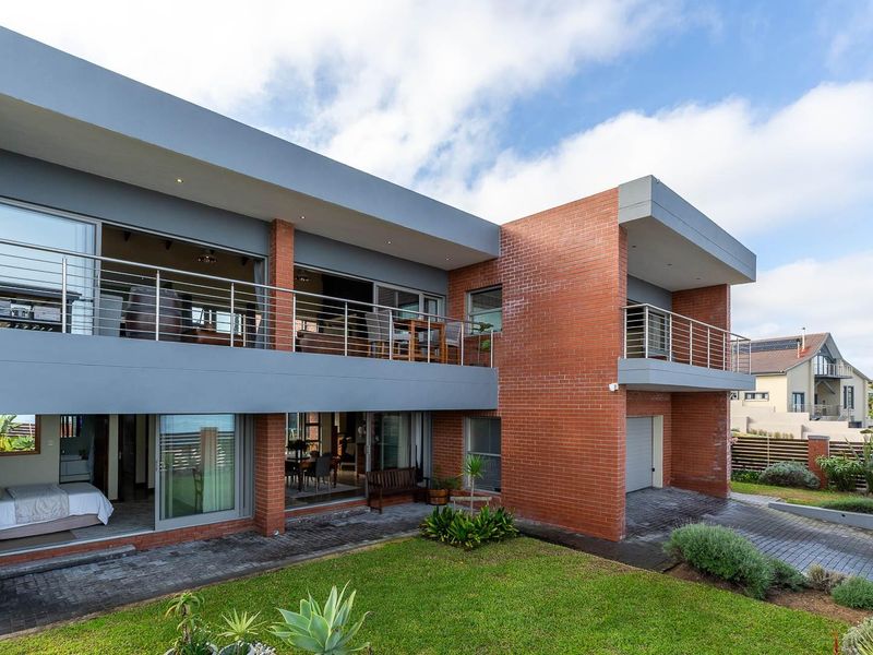 Luxury 4-Bedroom Coastal Home with Sea Views - One Row from Hersham Beach - Photo 4