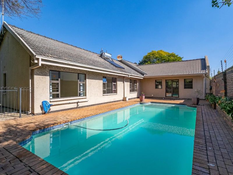 Exquisite Executive Family Residence To Let | Gallo Manor, Sandton - Photo 2