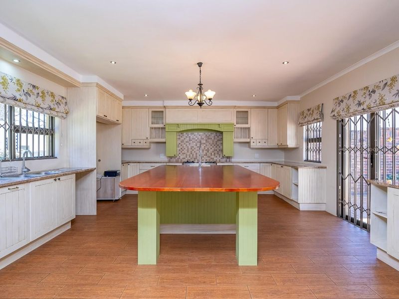 Exquisite Executive Family Residence To Let | Gallo Manor, Sandton - Photo 3