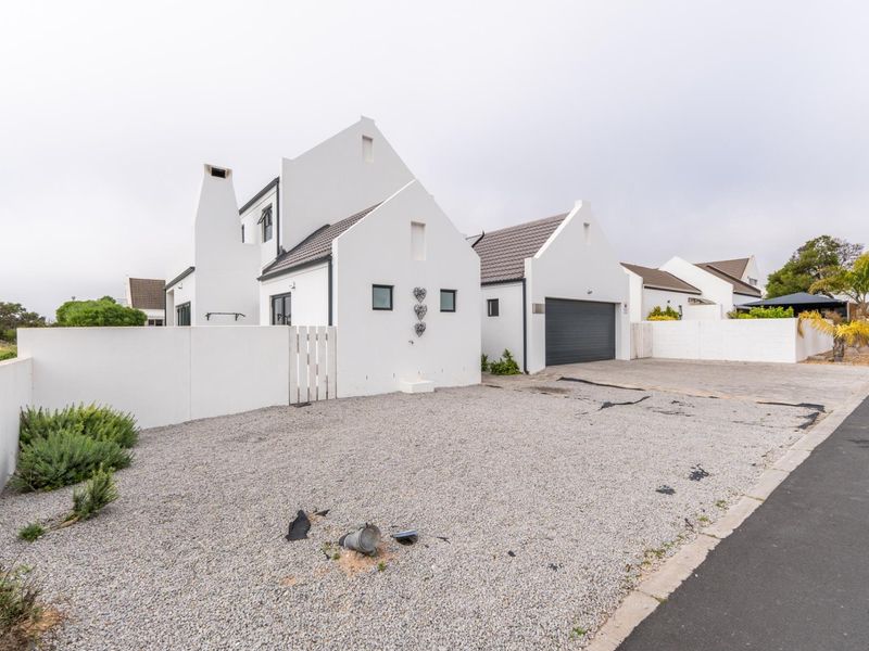 Modern Coastal Elegance with Sea Views - Your Dream West Coast Lifestyle Starts Here - Photo 1