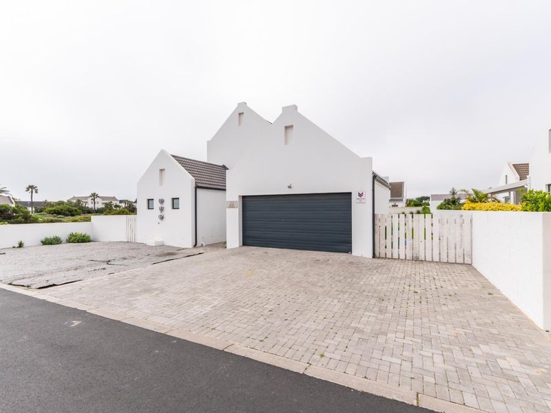 Modern Coastal Elegance with Sea Views - Your Dream West Coast Lifestyle Starts Here - Photo 2