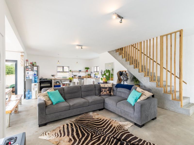Modern Coastal Elegance with Sea Views - Your Dream West Coast Lifestyle Starts Here - Photo 7
