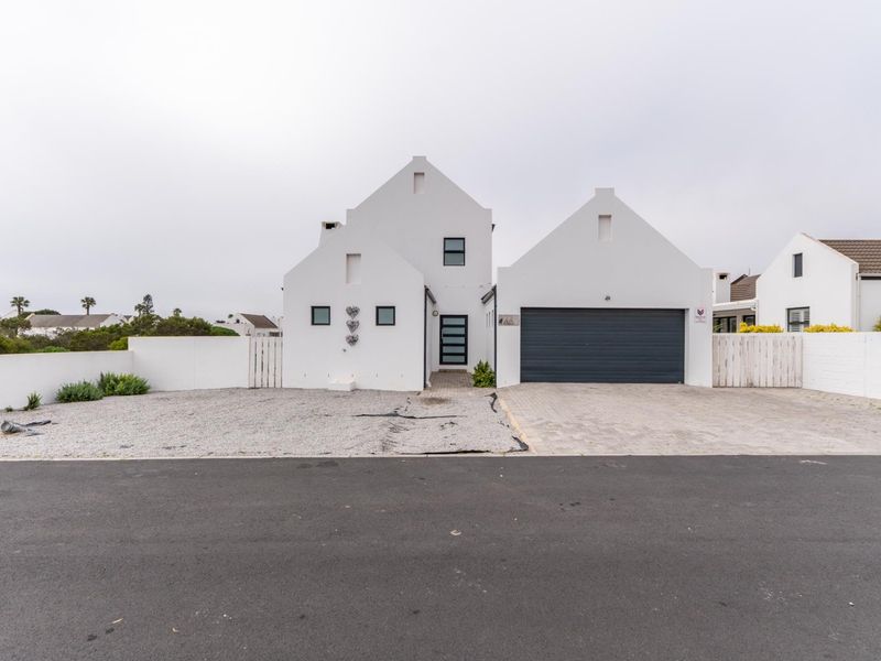 Modern Coastal Elegance with Sea Views - Your Dream West Coast Lifestyle Starts Here - Photo 3