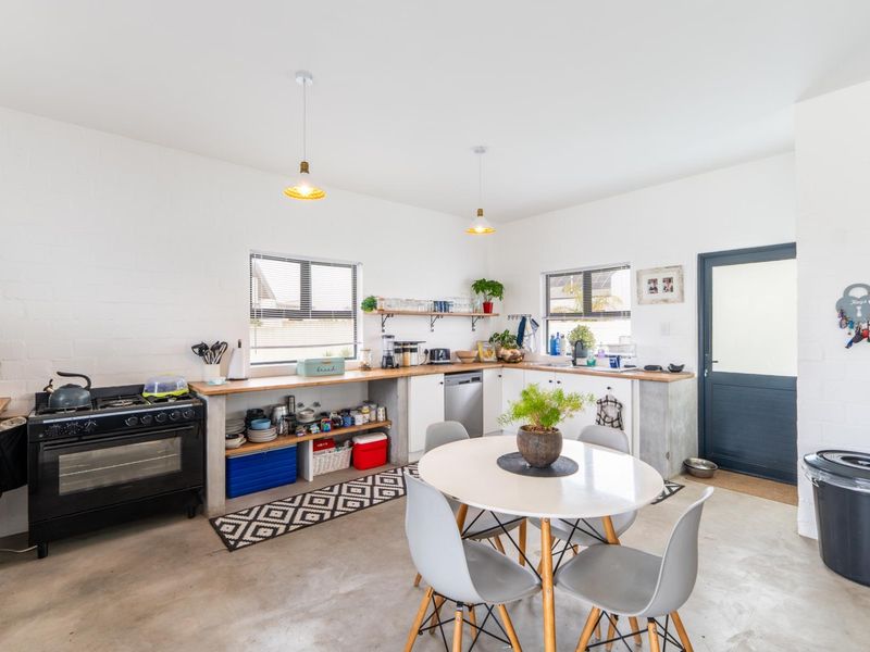 Modern Coastal Elegance with Sea Views - Your Dream West Coast Lifestyle Starts Here - Photo 9