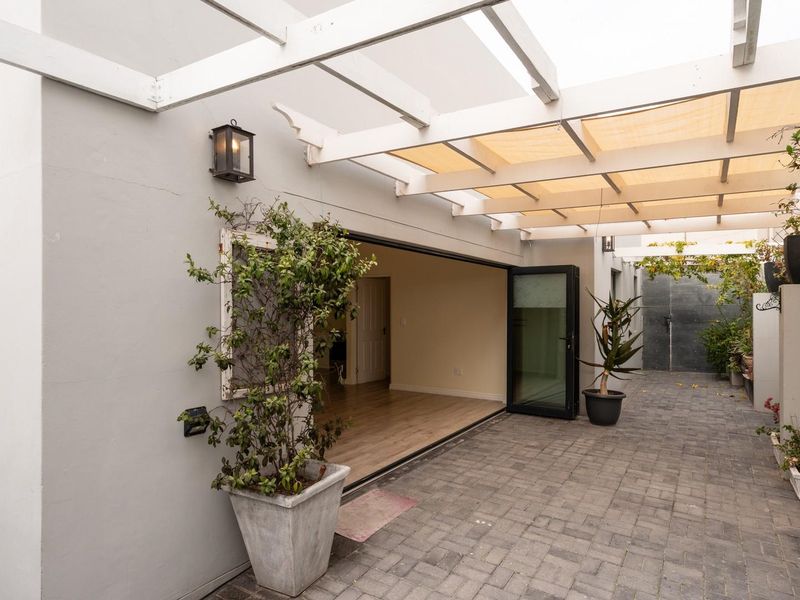 Effortless Lock-Up-and-Go Living Just Minutes from the beach. - Photo 10