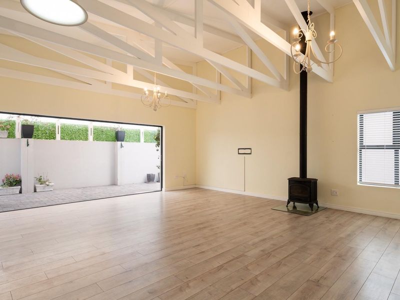 Effortless Lock-Up-and-Go Living Just Minutes from the beach. - Photo 5