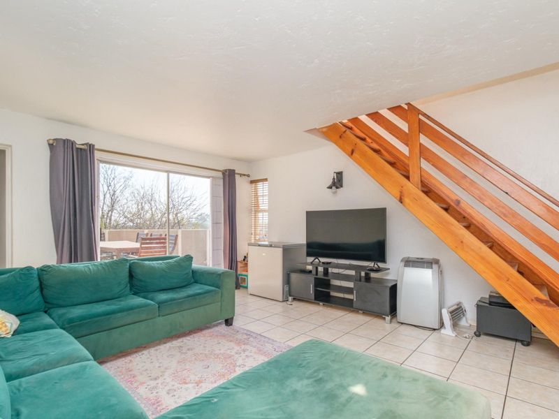 Spacious 4 bedroom home with Swimming Pool - Photo 6