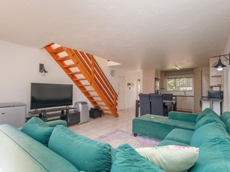 Spacious 4 bedroom home with Swimming Pool - Photo 4