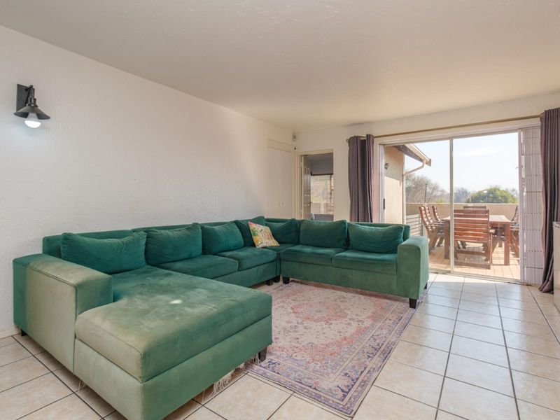Spacious 4 bedroom home with Swimming Pool - Photo 5