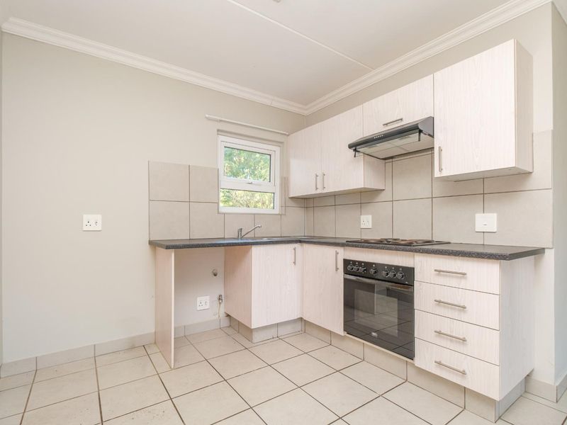 Stunning Spacious Two Bedroom Townhouse for Rent in Montana! - Photo 2