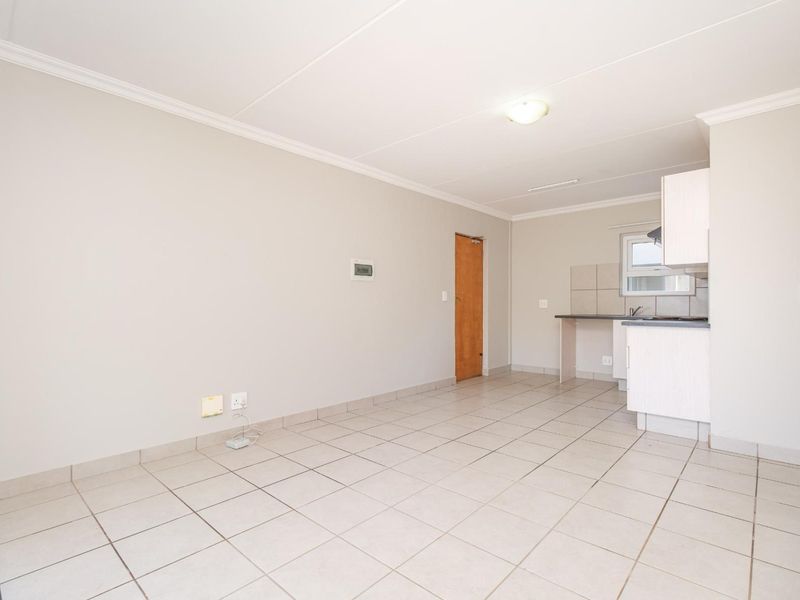 Stunning Spacious Two Bedroom Townhouse for Rent in Montana! - Photo 4