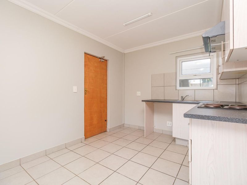 Stunning Spacious Two Bedroom Townhouse for Rent in Montana! - Photo 3
