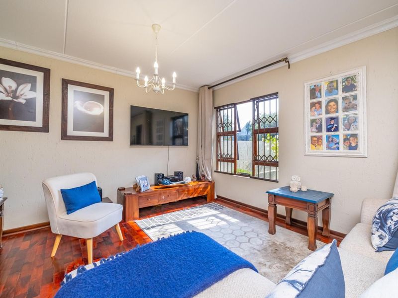 Immaculate North-Facing 2-Bedroom/two-bathroom garden unit - Photo 4