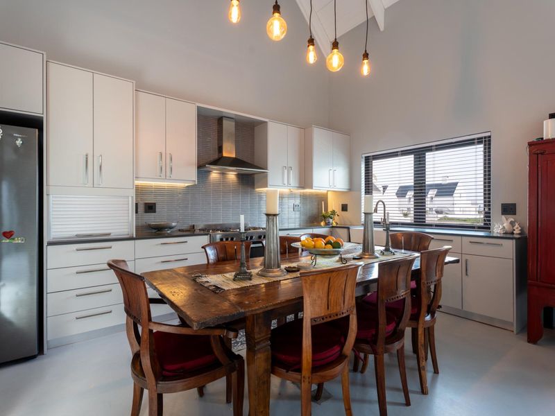 Stunning West Coast Villa with Dual Living in Jacobsbaai. - Photo 5