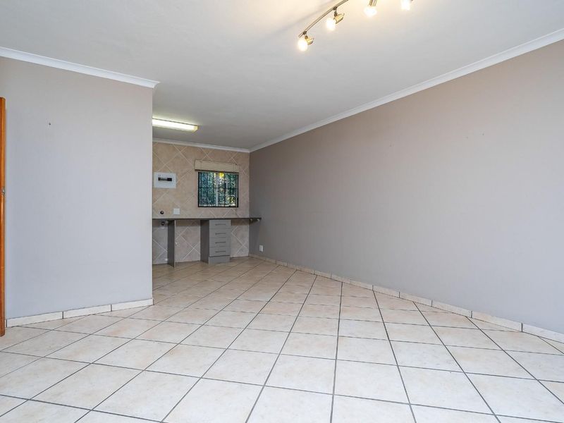 Perfect starter home - 2 bed Facebrick duplex - Photo 8