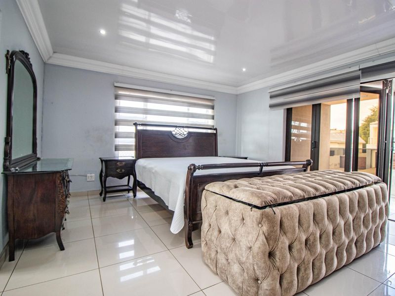 Grand Design. Exceptional Space. Woodlands Estate Living. - Photo 9