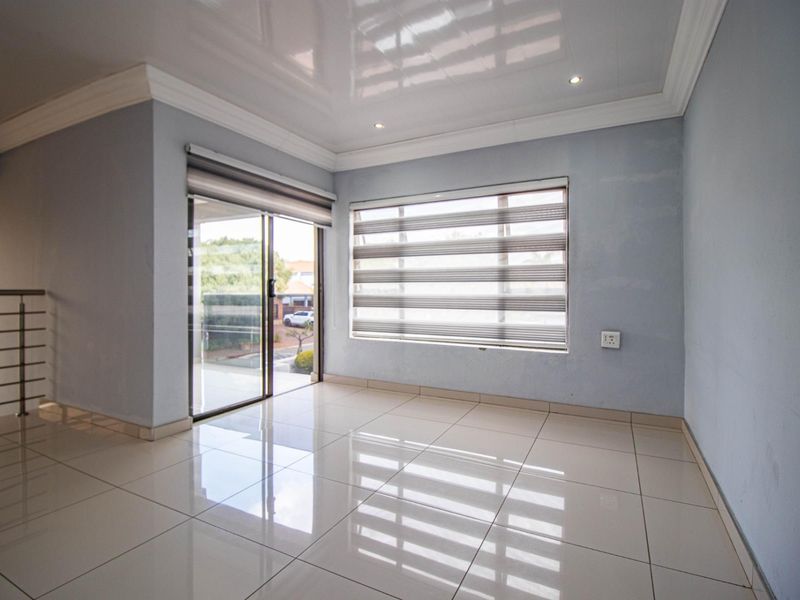 Grand Design. Exceptional Space. Woodlands Estate Living. - Photo 6