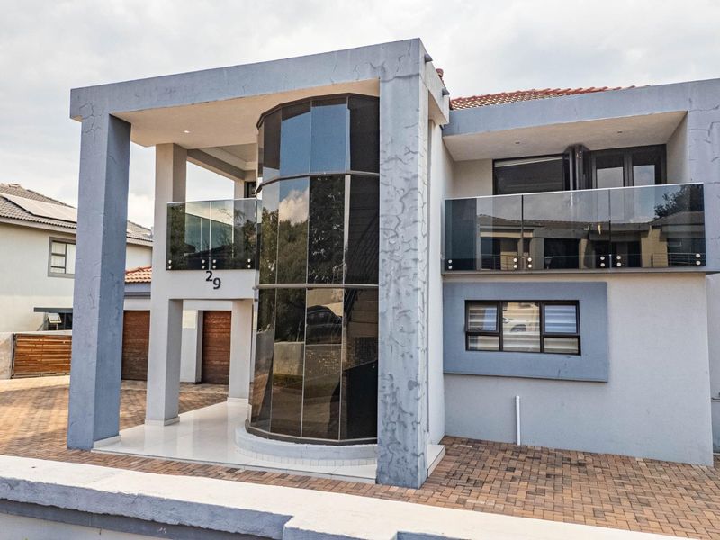 Grand Design. Exceptional Space. Woodlands Estate Living. - Photo 4
