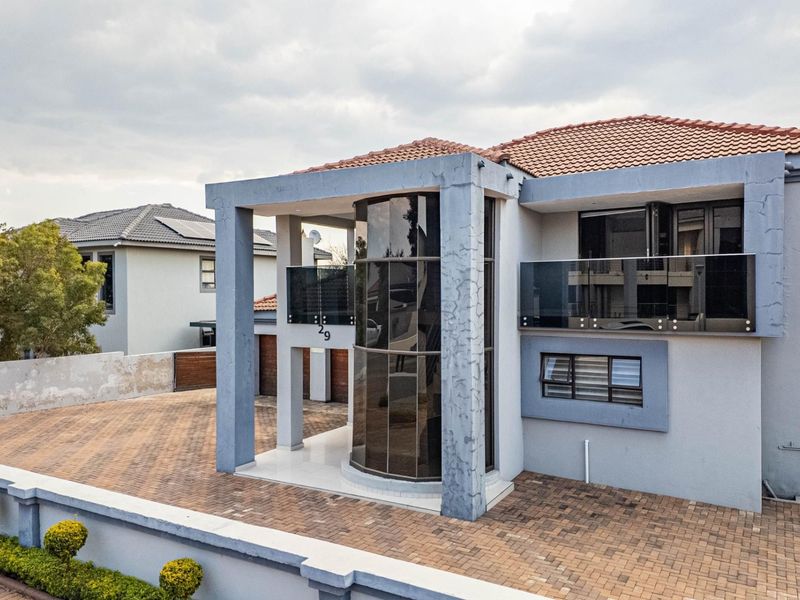 Grand Design. Exceptional Space. Woodlands Estate Living. - Photo 3