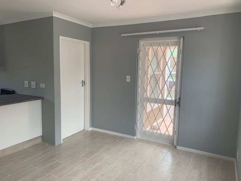 One Bedroom to Rent in a Furnished Two-Bedroom Apartment - Photo 3