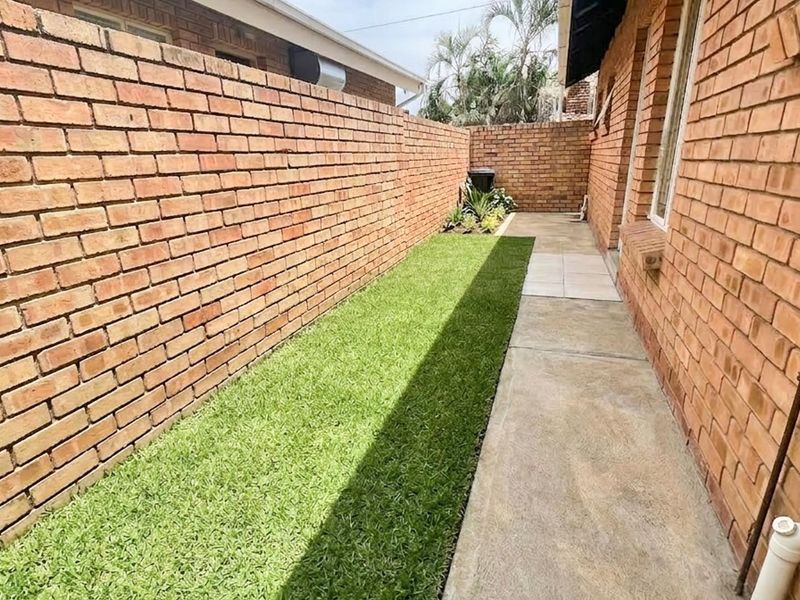 Charming 1 Bedroom Townhouse for Sale - Ideal Investment or First-Time Home - Photo 8