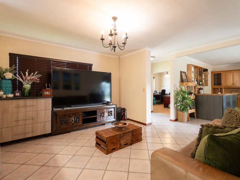 New Sole Mandate - Amandelsig, Kuils River 3 bed, swimming pool, Double garage. - Photo 4