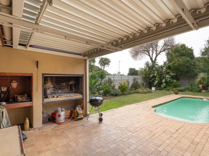 New Sole Mandate - Amandelsig, Kuils River 3 bed, swimming pool, Double garage. - Photo 9