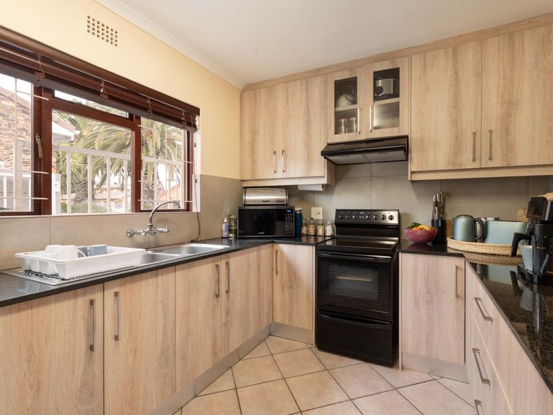 New Sole Mandate - Amandelsig, Kuils River 3 bed, swimming pool, Double garage. - Photo 8