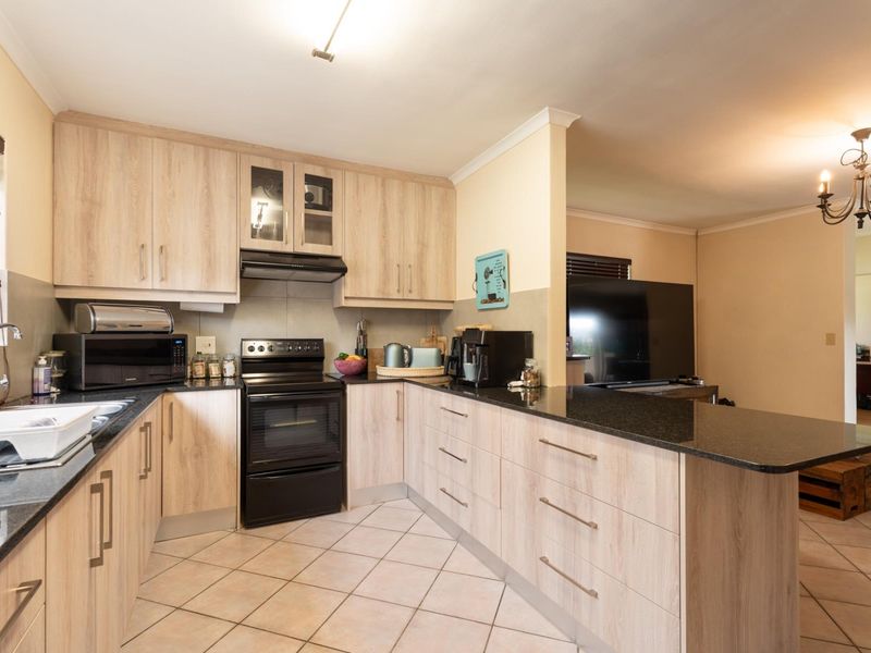 New Sole Mandate - Amandelsig, Kuils River 3 bed, swimming pool, Double garage. - Photo 7