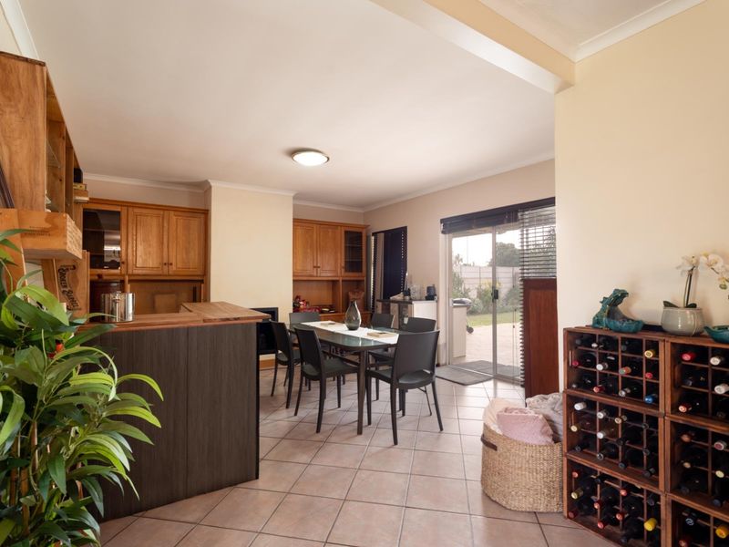 New Sole Mandate - Amandelsig, Kuils River 3 bed, swimming pool, Double garage. - Photo 6