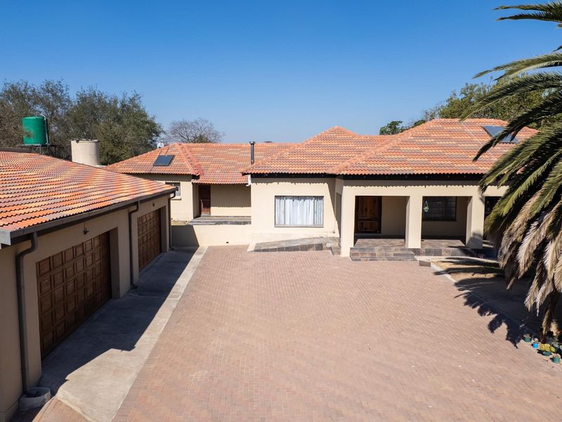 Where Bushveld Tranquility Meets Modern Family Living - Photo 1