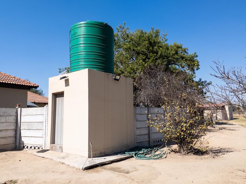 Where Bushveld Tranquility Meets Modern Family Living - Photo 4