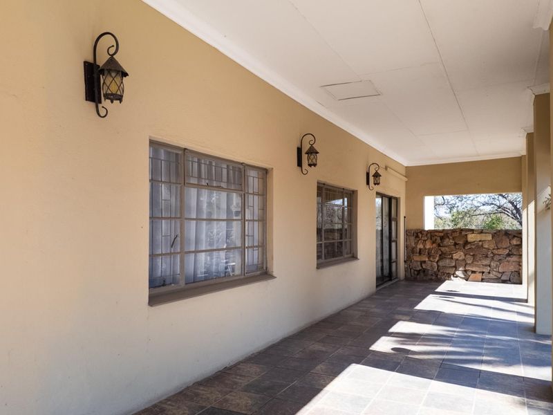 Where Bushveld Tranquility Meets Modern Family Living - Photo 5