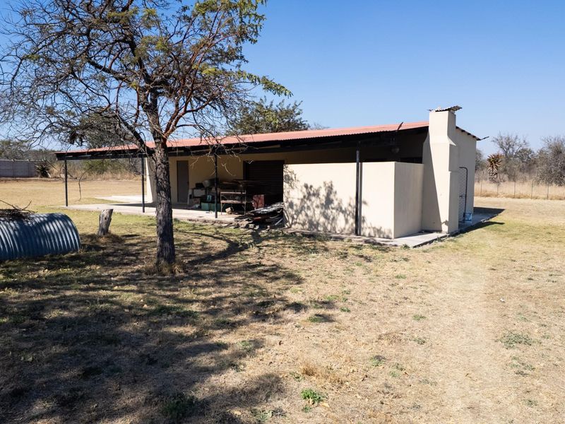 Where Bushveld Tranquility Meets Modern Family Living - Photo 3