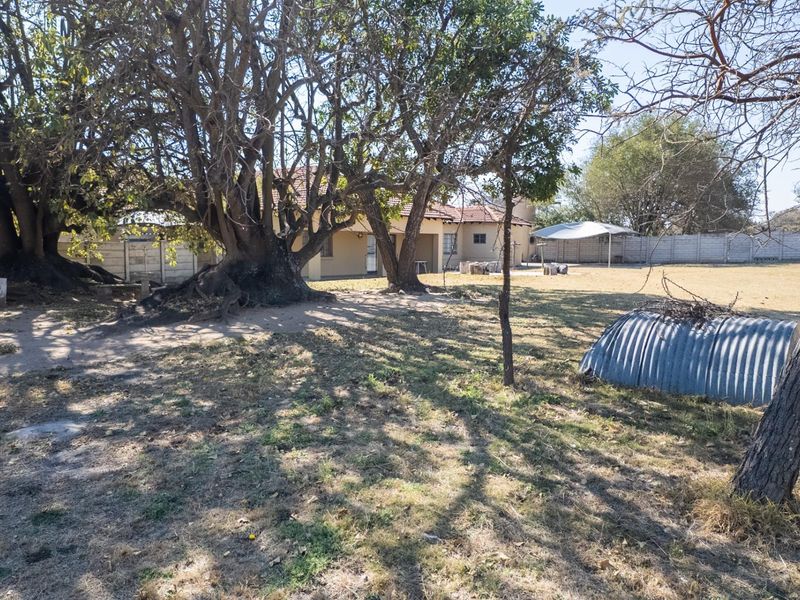 Where Bushveld Tranquility Meets Modern Family Living - Photo 2