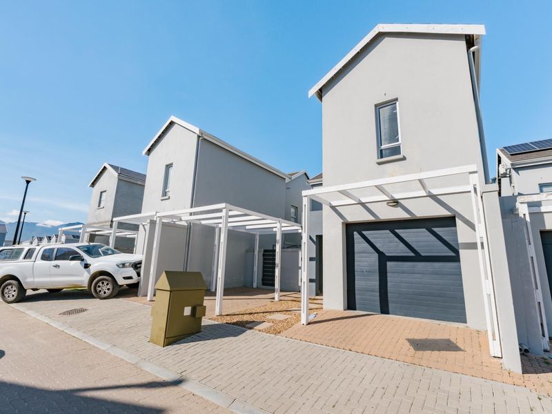 Three Bedroom House For Sale in Paarl South - Photo 3