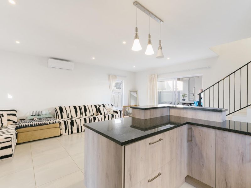 Three Bedroom House For Sale in Paarl South - Photo 8